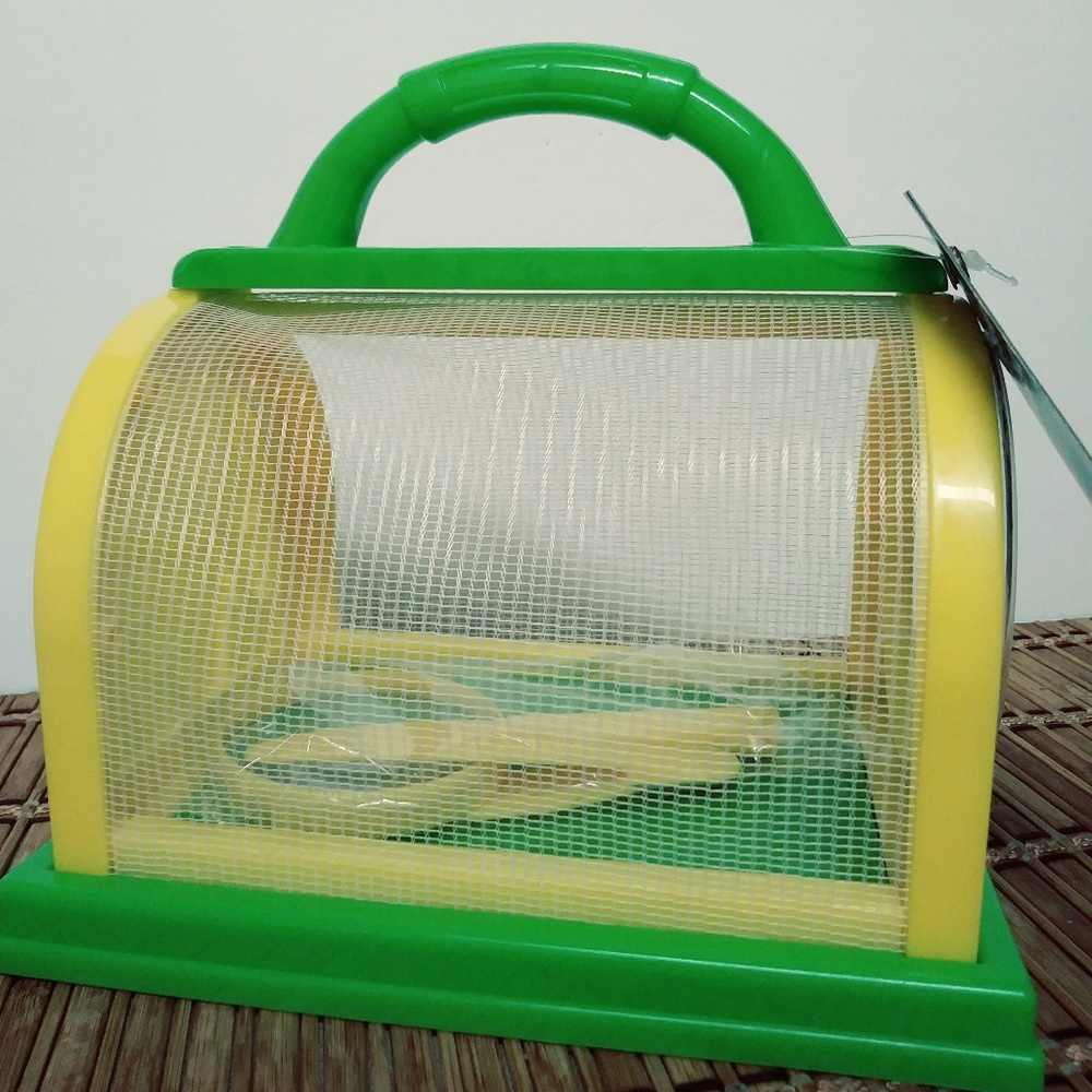 PLAY ZONE INSECT HOUSE SET, NWT